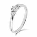 Pierścionek z białego złota z diamentami 0,23 ct